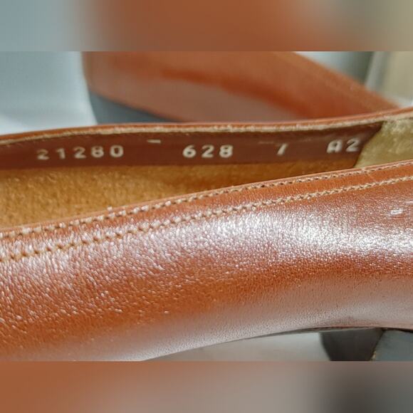 Salvatore Ferragamo Loafers Low Heel Pumps Gold Chain Detail Brown Womens Size 7 - Picture 7 of 9